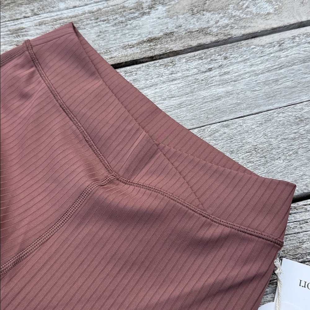 VUORI Inversion Rib Slim Flare SABLE SIZE XS NWT - Picture 4 of 6